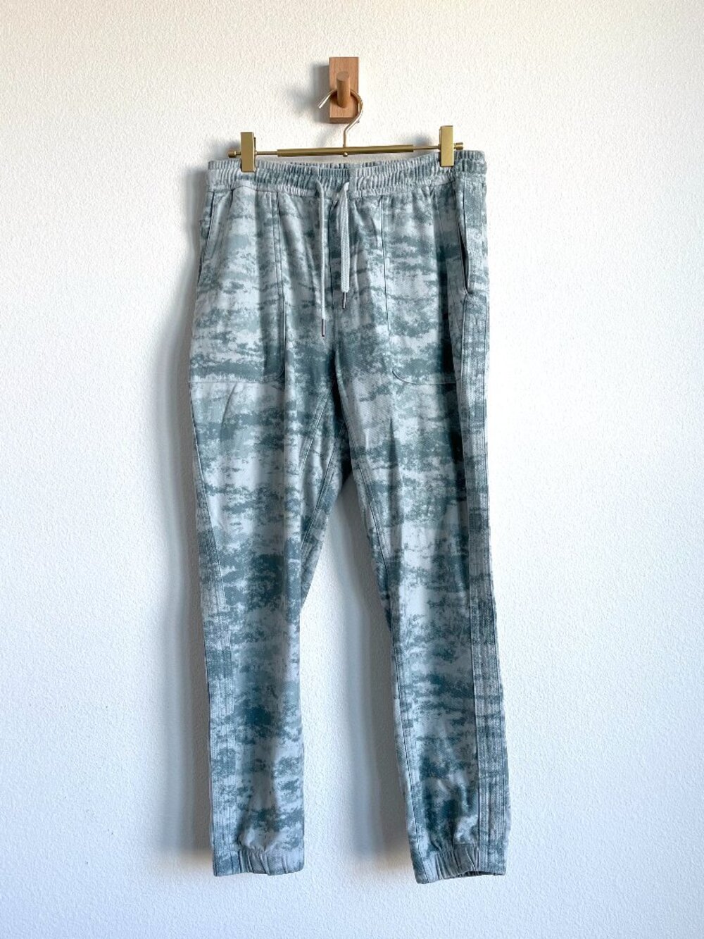 Athleta Athleisure Loungewear Farallon Joggers in Fog Camo - Size S